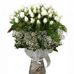 yenimahalle-çiçek-çiçekçi-çiçekçilik-segiliye gül-beyaz güller cam vazoda-çetin çiçekçilik
